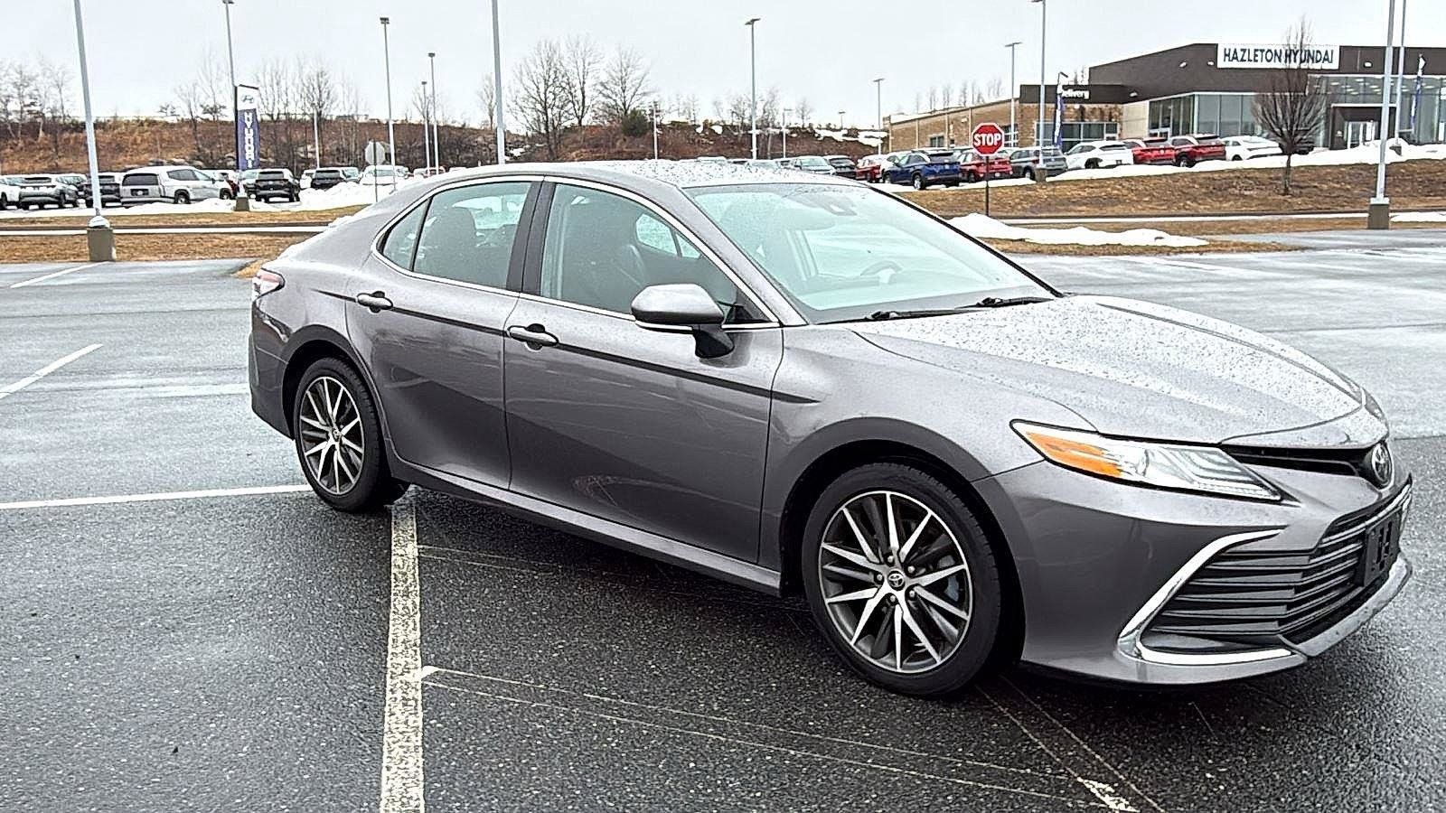 Used 2022 Toyota Camry XLE AWD/4WD image 2