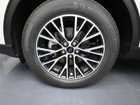 New 2025 Ford Escape SE FWD image 11