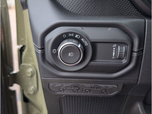 New 2025 Jeep Wrangler Rubicon w/ XTREMEE 35" Tire Package image 27