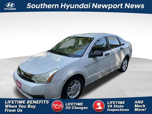Used 2009 Ford Focus SE FWD image 1