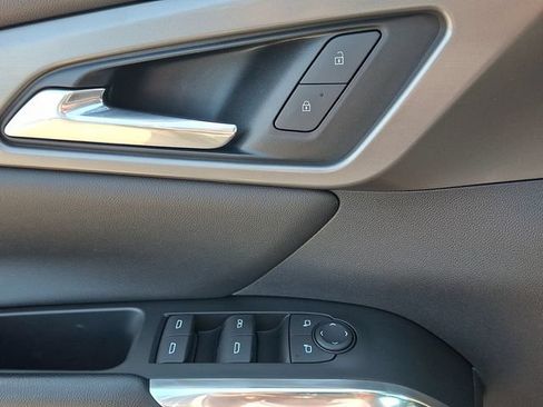 Used 2024 Chevrolet Traverse LT FWD image 21