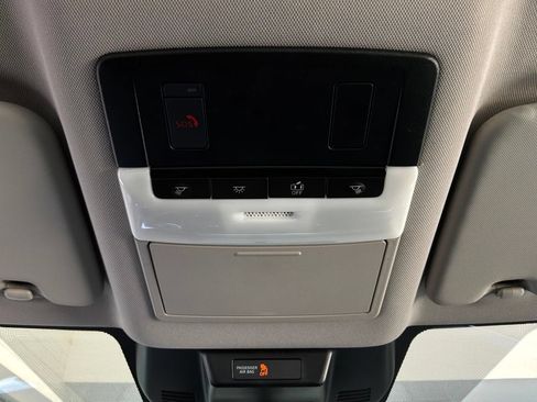 Used 2025 Nissan Rogue SV FWD image 17