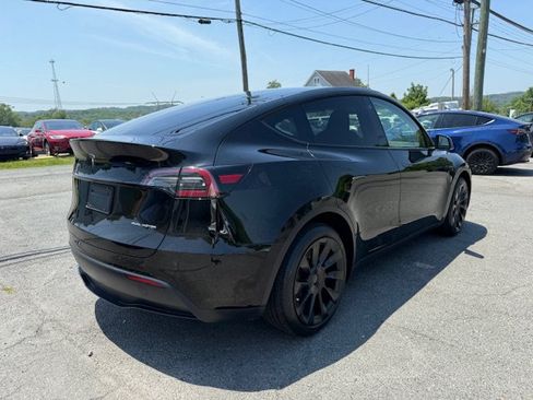 Used 2023 Tesla Model Y Long Range AWD/4WD image 5