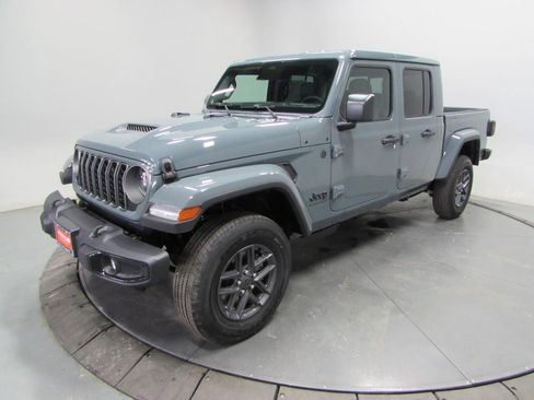New 2026 Jeep Gladiator Sport AWD/4WD image 3