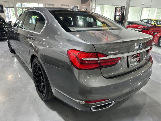 Used 2016 BMW 740i w/ Executive Package 2 RWD image 27