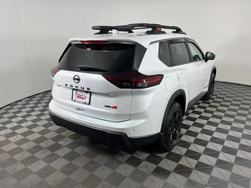 Used 2025 Nissan Rogue SV AWD/4WD image 7