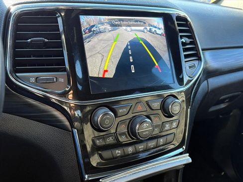 Used 2022 Jeep Grand Cherokee Laredo E image 9