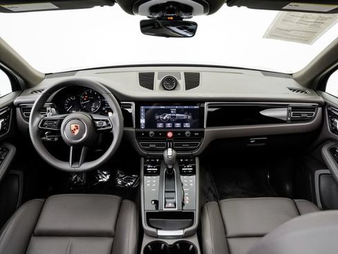 Certified 2026 Porsche Macan AWD/4WD image 22