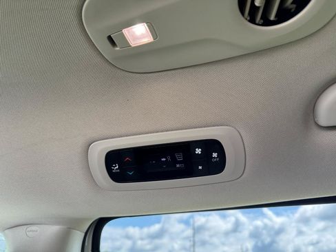 Used 2021 Chrysler Voyager Lxi FWD image 19
