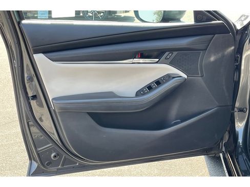 Used 2022 MAZDA MAZDA3 s FWD image 12