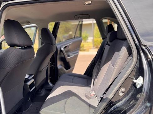 Used 2020 Toyota RAV4 LE AWD/4WD image 17