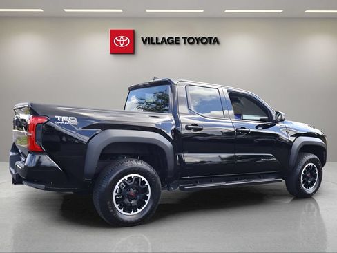 Certified 2025 Toyota Tacoma TRD Off-Road AWD/4WD image 5