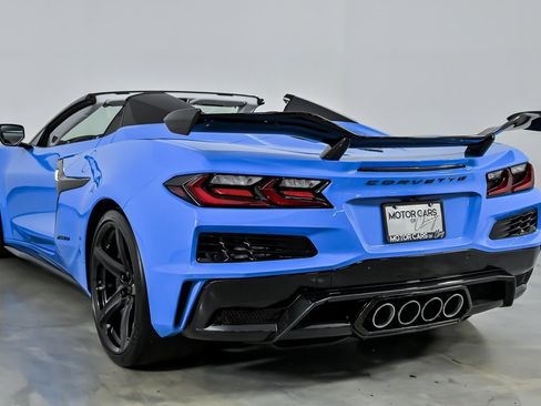 Used 2024 Chevrolet Corvette Z06 w/ Z07 Performance Package RWD image 10