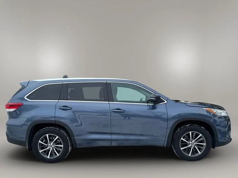 Used 2017 Toyota Highlander XLE image 6