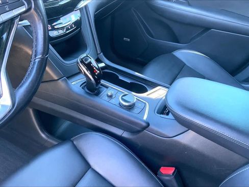 Used 2021 Cadillac XT6 Premium Luxury image 34