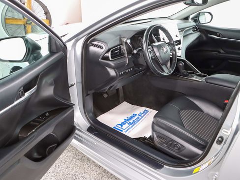 Used 2024 Toyota Camry SE w/ Cold Weather Package FWD image 3