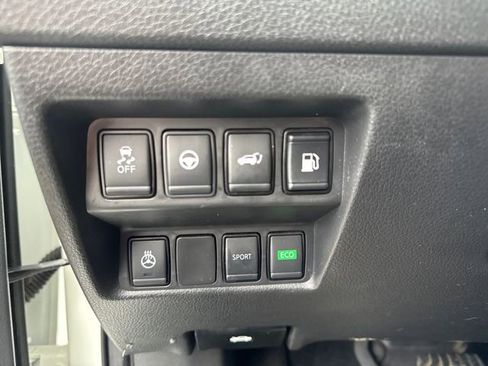 Used 2020 Nissan Rogue SL w/ Premium Package image 29