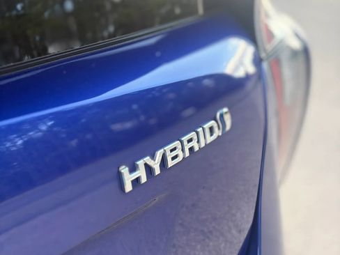 Used 2018 Toyota Prius Three FWD image 36