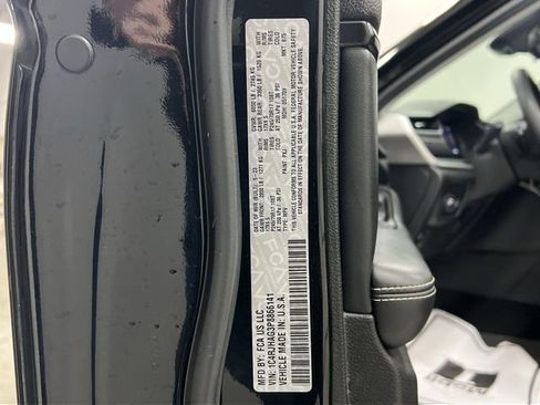 Used 2023 Jeep Grand Cherokee Laredo image 32