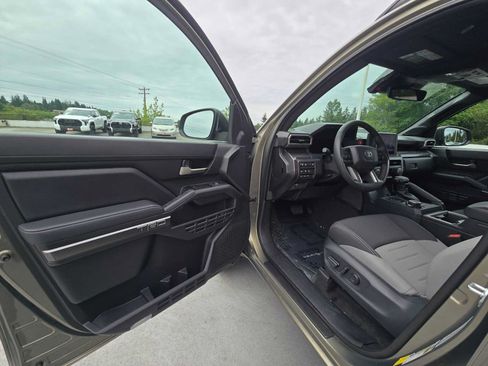 Used 2025 Toyota Tacoma TRD Off-Road w/ TRD Off Road Upgrade Package AWD/4WD image 20