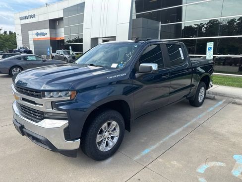 Used 2022 Chevrolet Silverado 1500 LT AWD/4WD image 1