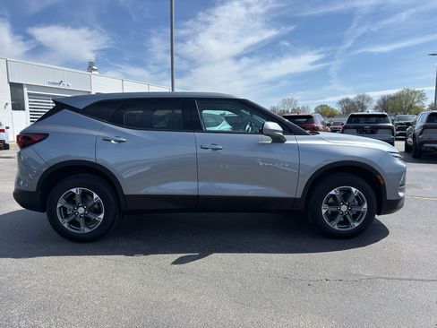 Used 2025 Chevrolet Blazer LT AWD/4WD image 4