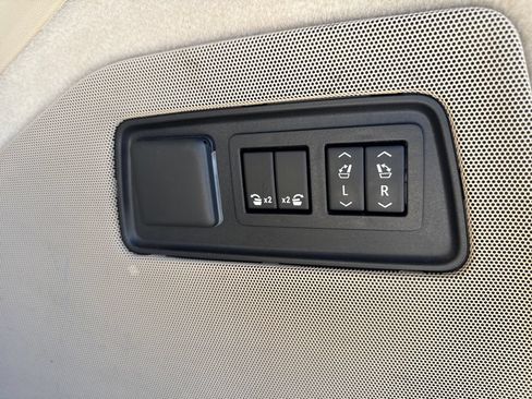Used 2021 Cadillac Escalade Premium Luxury w/ Driver Assist Tech Package AWD/4WD image 15