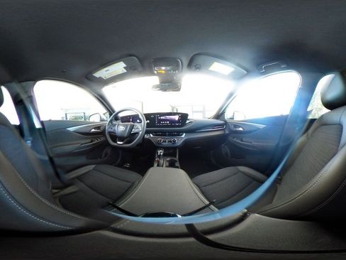 Used 2025 Buick Envista Preferred image 41