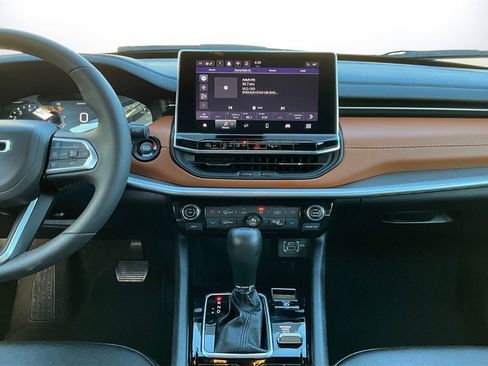 Certified 2024 Jeep Compass Limited image 11