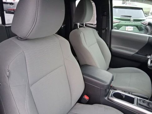 Used 2018 Toyota Tacoma SR5 image 10