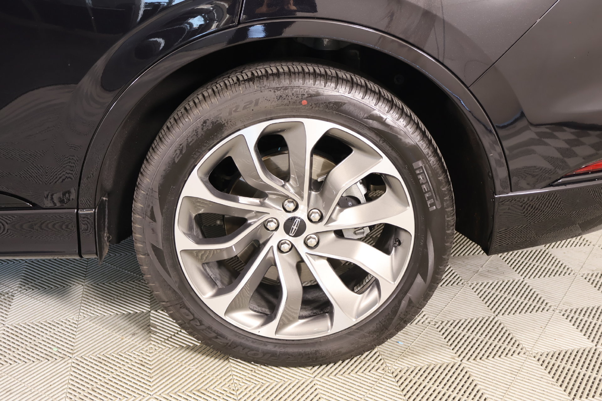 Used 2025 Lincoln Aviator 2WD w/ Jet Appearance Package image 21