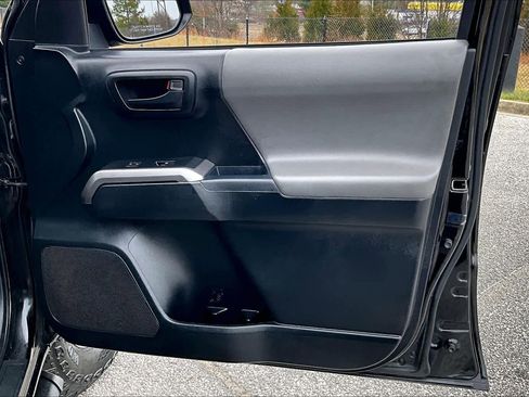 Used 2017 Toyota Tacoma SR5 image 21