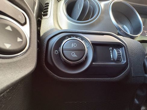 Used 2023 Jeep Gladiator Sport S image 12