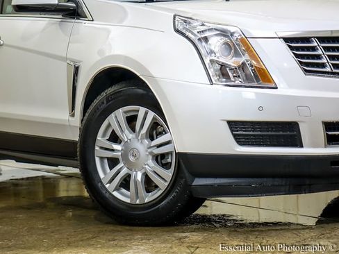 Used 2016 Cadillac SRX Luxury image 3
