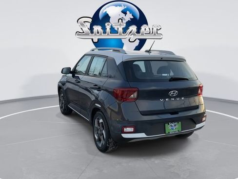 Used 2023 Hyundai Venue Limited w/ Cargo Package image 7