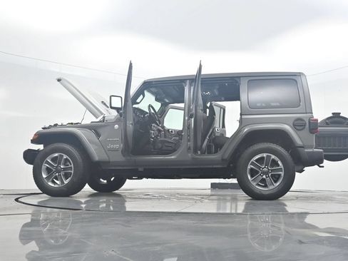 Used 2022 Jeep Wrangler Unlimited Sahara w/ LED Lighting Group AWD/4WD image 44