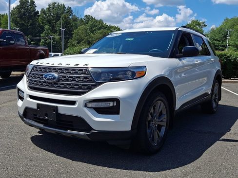 Certified 2024 Ford Explorer XLT w/ Equipment Group 202A AWD/4WD image 4
