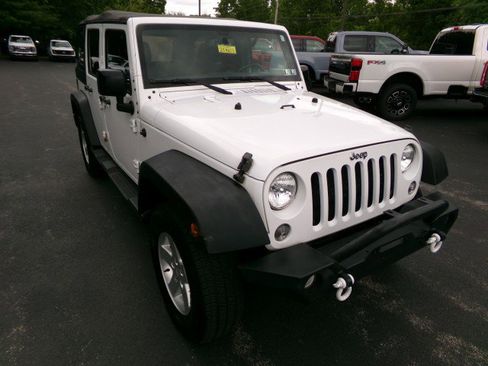 Used 2015 Jeep Wrangler Unlimited Sport w/ Quick Order Package 24S AWD/4WD image 2