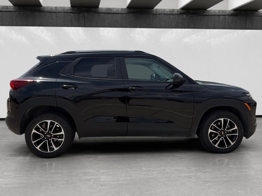 Used 2025 Chevrolet TrailBlazer LT AWD/4WD image 6