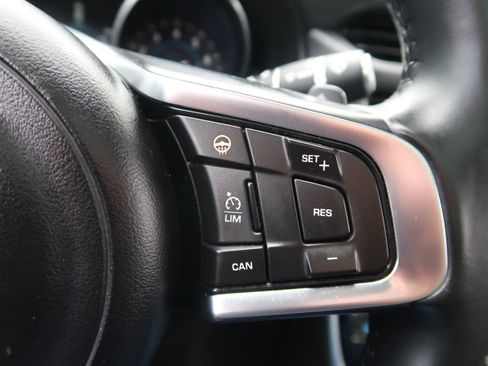 Used 2016 Jaguar XF S RWD image 22
