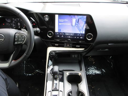 Used 2023 Lexus NX 250 FWD w/ Premium Package image 39