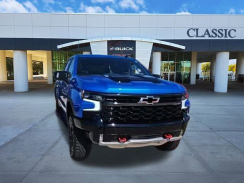 Used 2025 Chevrolet Silverado 1500 ZR2 w/ Technology Package image 2