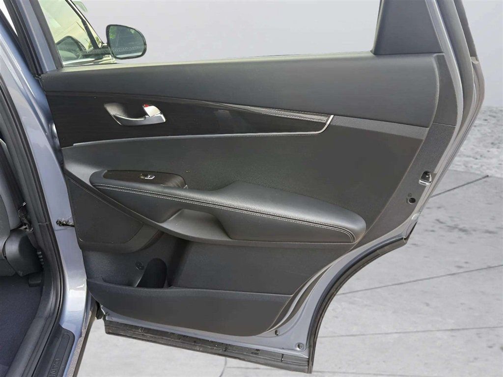 Used 2020 Kia Sorento L FWD image 22