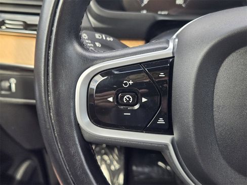 Used 2022 Volvo XC90 T6 Momentum w/ Advanced Package image 29
