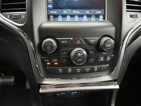 Used 2021 Jeep Grand Cherokee Laredo RWD image 15