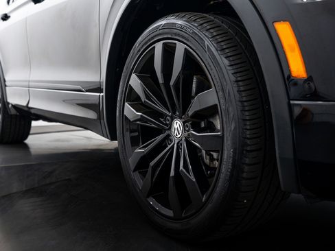 Used 2021 Volkswagen Tiguan SE R-Line image 23