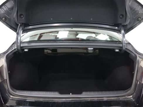 Used 2022 Hyundai Elantra Limited FWD image 13