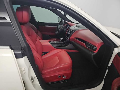 Used 2023 Maserati Levante GT AWD/4WD image 8