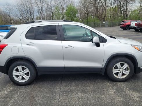 Used 2021 Chevrolet Trax LT w/ LT Convenience Package image 7