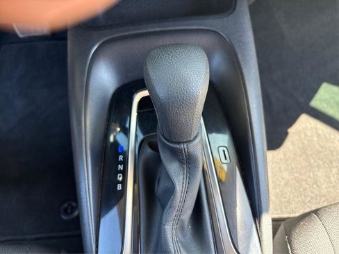 Used 2020 Toyota Corolla LE w/ Carpet Mat Package (TMS) FWD image 38